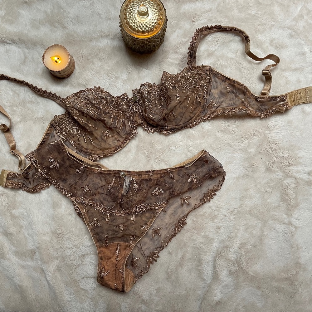 Chantelle lace 34D bra